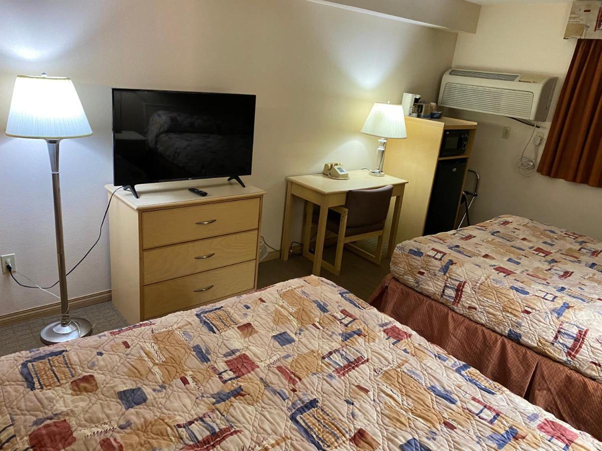 Lone Star Hotel North Battleford Ngoại thất bức ảnh