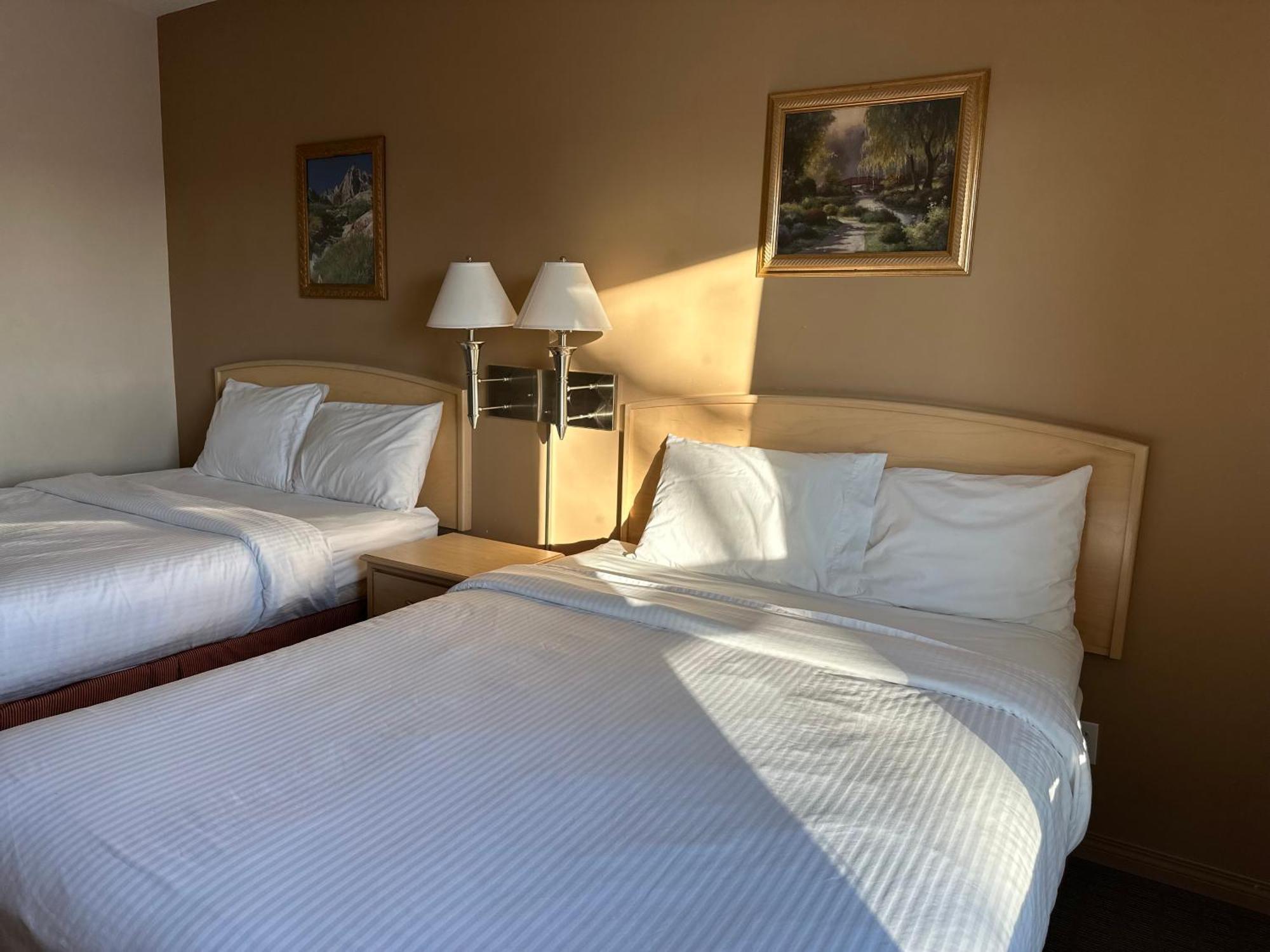 Lone Star Hotel North Battleford Ngoại thất bức ảnh